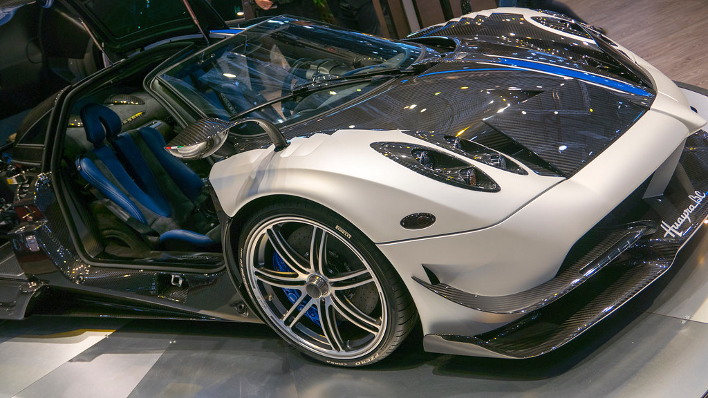 Pagani-Huayra-BC-Carbon_Orange_White